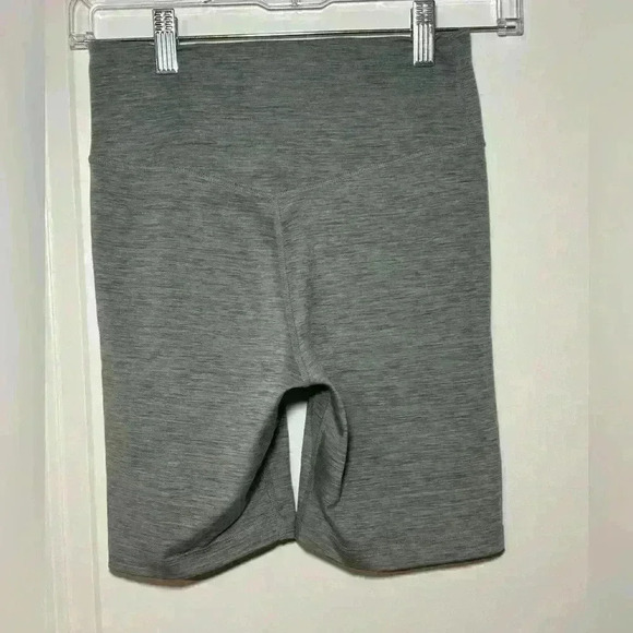 Nike Dri-Fit Gray High Waisted Bicycle Shorts Size XS. Great Condition - Picture 4 of 7